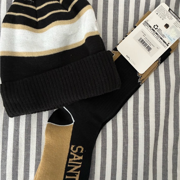 NFL Saints Black and Gold Beanie with Socks - Picture 2 of 3